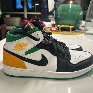 Air Jordan 1 Mid SE 'Oakland’